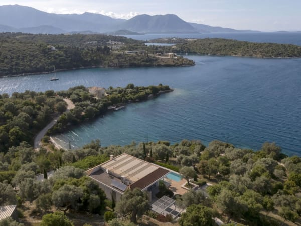 Hippokampoi occupies an location setting.